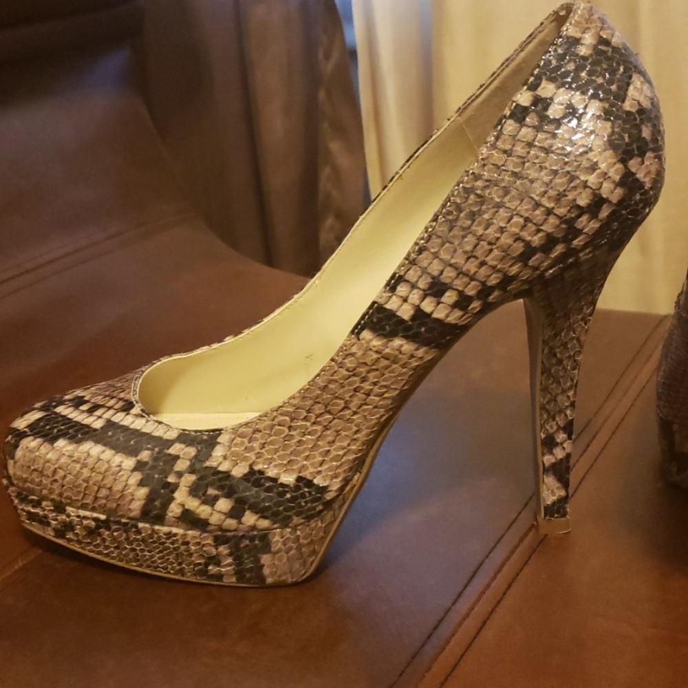 Shoes - Picture 6 of 7